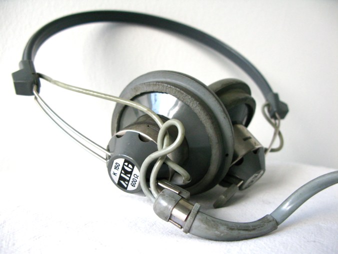 AKG K150